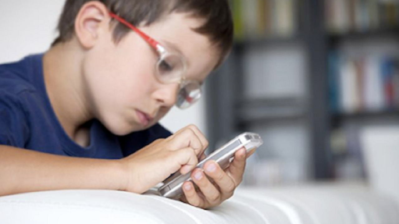 Mengatasi Tantangan Kesehatan Anak-Anak di Era Digital: Pandangan dan Solusi