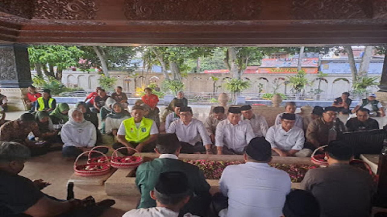 Didampingi Anggia Erma Rini, Cawapres Gus Muhaimin Ziarah ke Makam Bung Karno