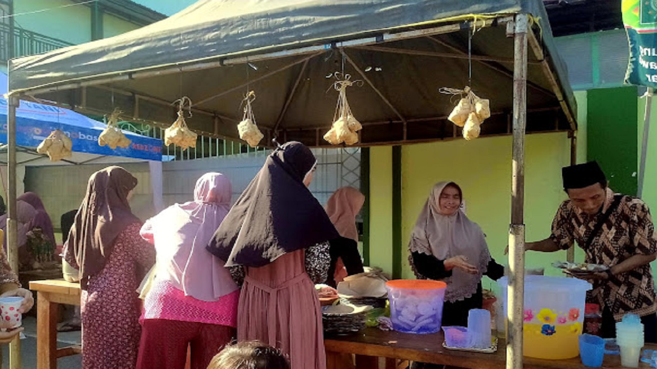 Warga Desa Bakung Gelar Kenduri Ketupat: Sejuta Ketupat Menyatukan Umat