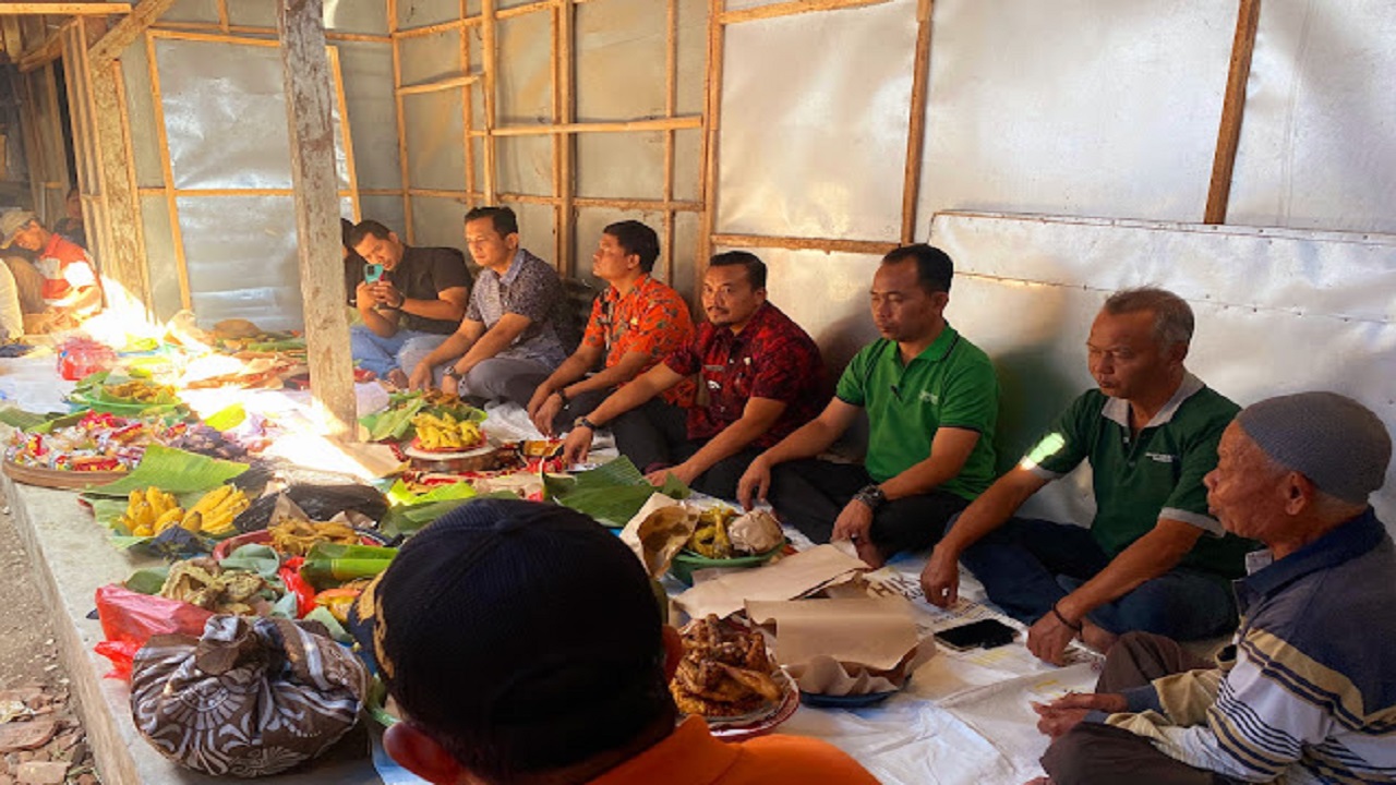 Luncurkan Kartu Pedagang Produktif (KPP), Pemdes Tulungrejo Peringati Ulang Tahun Pasar Bantengan ke-102