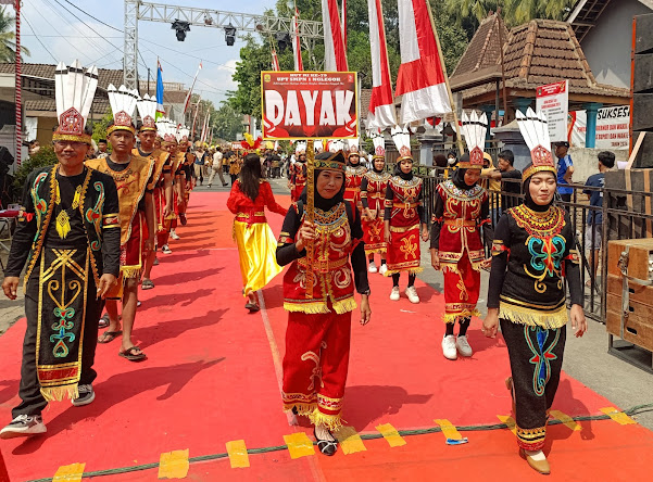 Kolaborasi Adat dan Tarian Tradisional, Tampilan Unik di Karnaval Desa Dayu