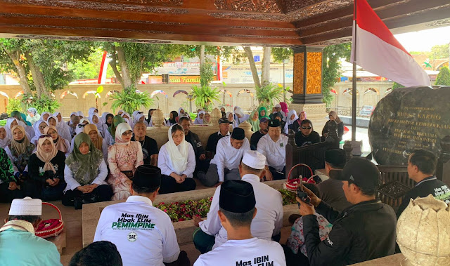 Awali Perjuangan dengan Doa, Mas Ibin dan Mbak Elim Ziarah ke Makam Bung Karno Sebelum Deklarasi dan Mendaftar di KPU