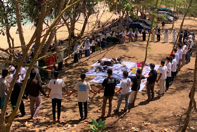 IPNU IPPNU Sanankulon Gelar Outbound dan Wawasan Keorganisasian di Pantai Pangi