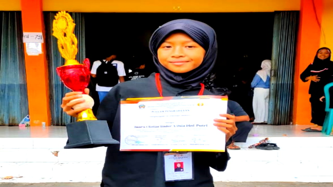 Siswi MI Miftahul Huda Kedungbunder Juarai Pencak Silat IPSI CUP VII Kabupaten Blitar
