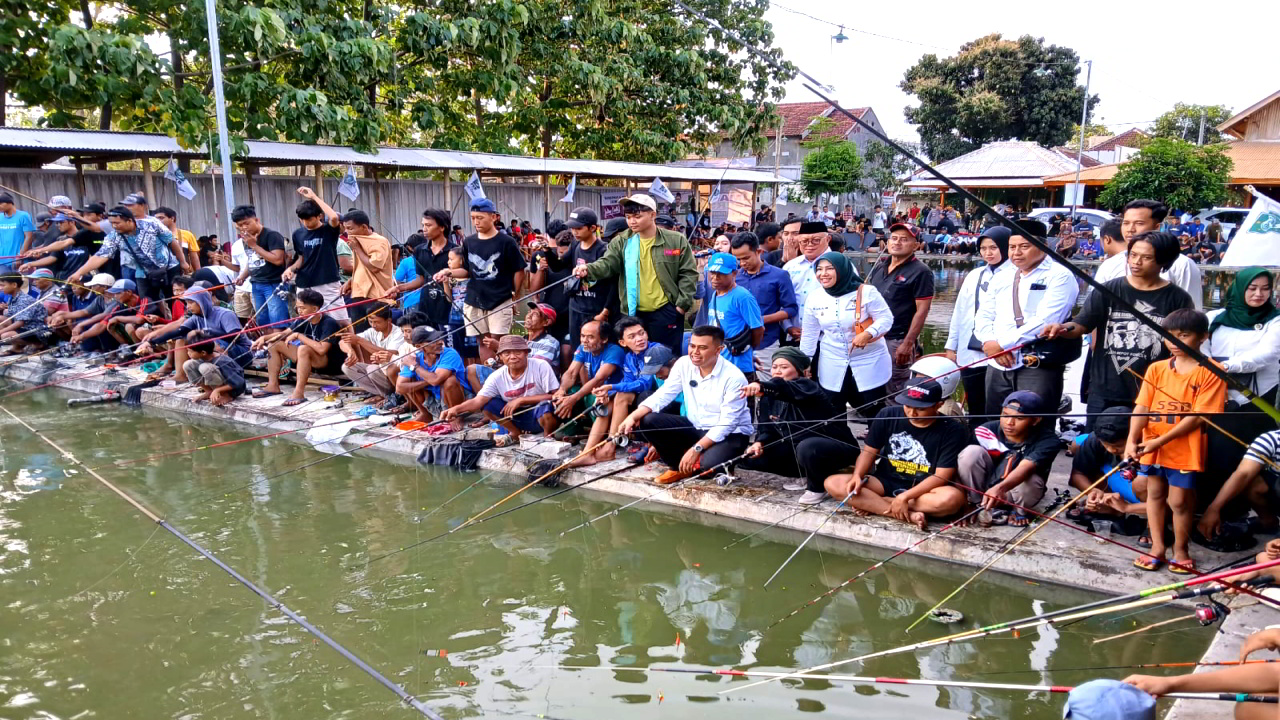 Ratusan Warga Kota Blitar Meriahkan “Mancing Mania” Bersama Mas Ibin dan Luluk Nur Hamidah