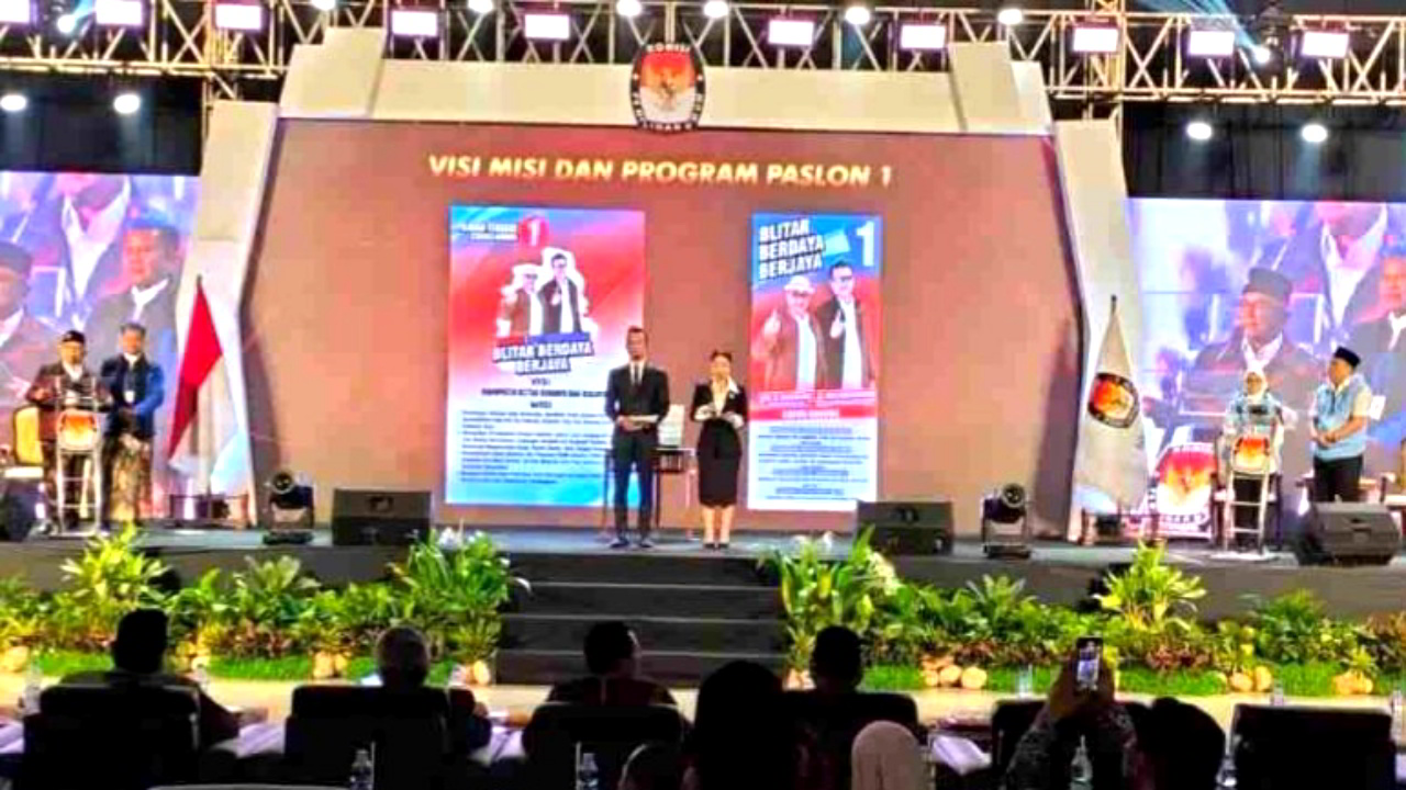 Drama Panggung Politik: Mengapa Debat Kedua Pilbup Blitar Terhenti di Tengah Jalan?