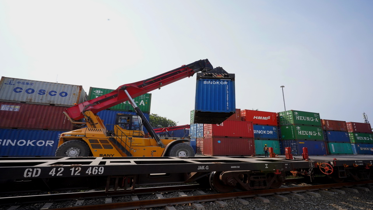 Meningkat 14%, KAI Logistik Layani Lebih Dari 1,8 Juta Ton Angkutan Peti Kemas Hingga Oktober 2024