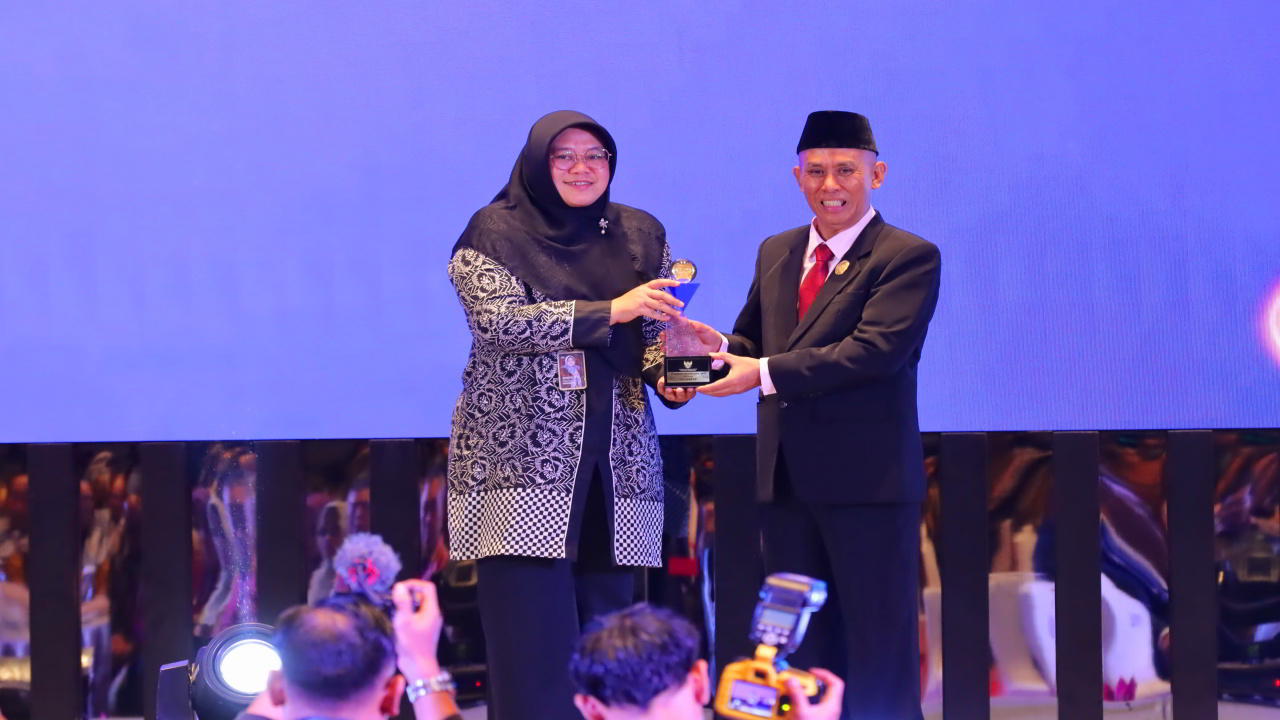 Kado Akhir Tahun! KI Beri Apresiasi Pemprov dan PTN Jatim Berstatus Informatif