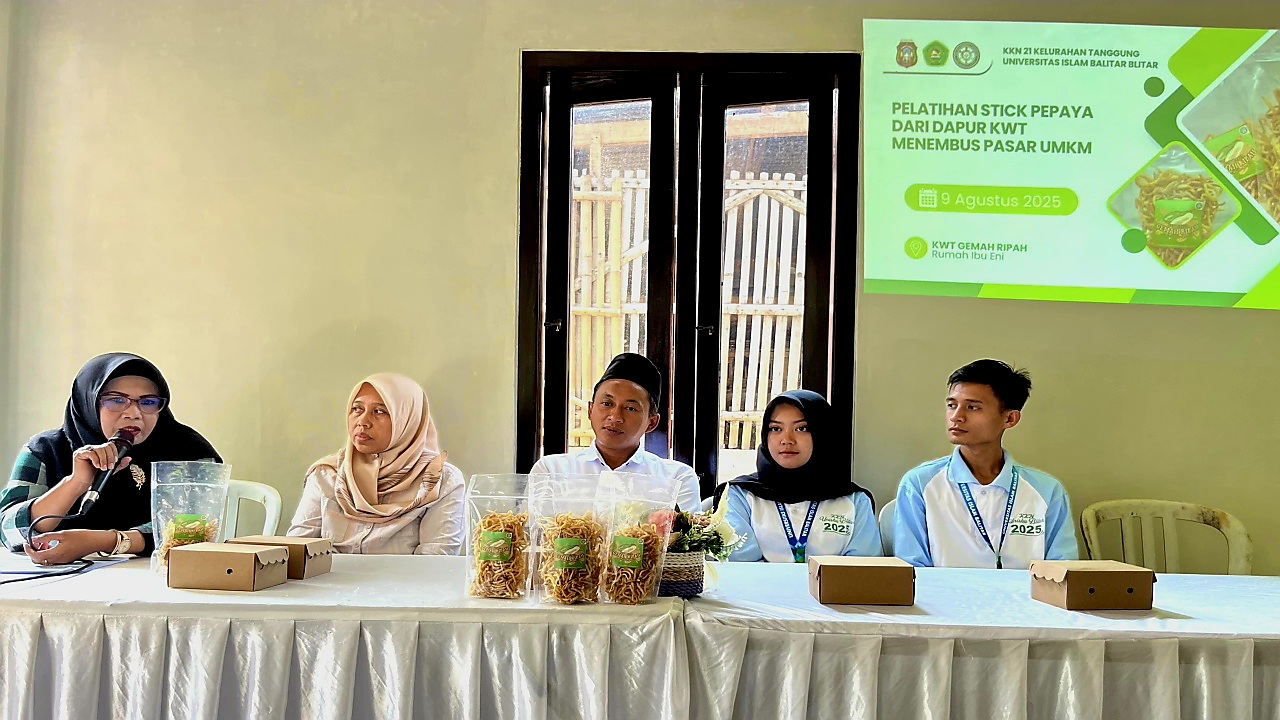 Mahasiswa KKN UNISBA Beri Pelatihan Olahan Pepaya, Warga Tanggung Antusias Coba Usaha Baru